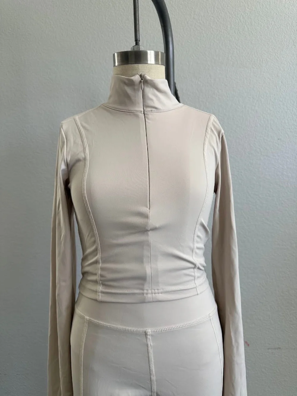 PrettyLittleThing Activewear Set Zip Front Crop Top Leggings Beige Size 2